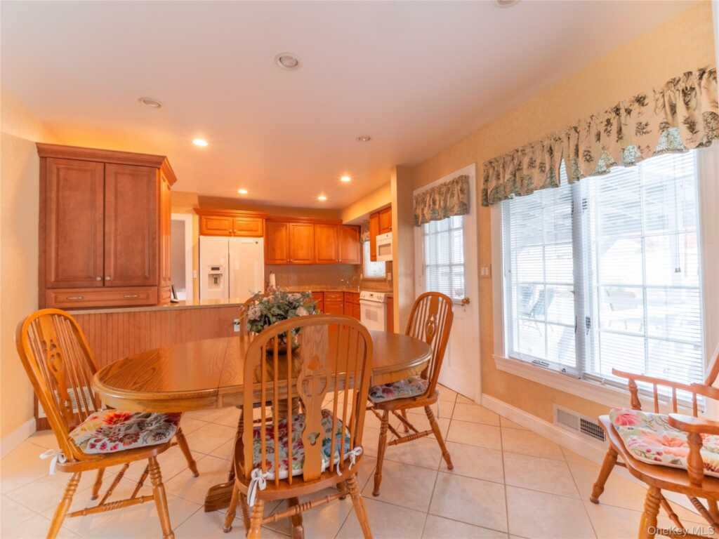 20 Priscilla Lane, Rye, NY 10573 - Photo 7 of 29