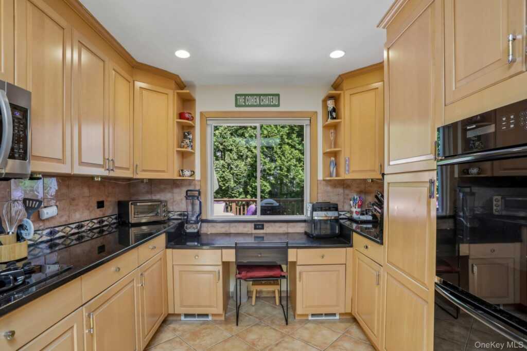 53 Shepherds Drive, New Rochelle, NY 10583 - Photo 11 of 31