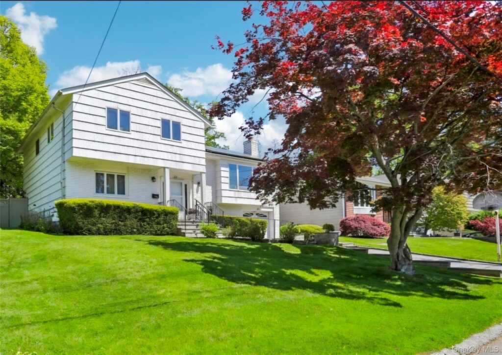 53 Shepherds Drive, New Rochelle, NY 10583 - Photo 2 of 31