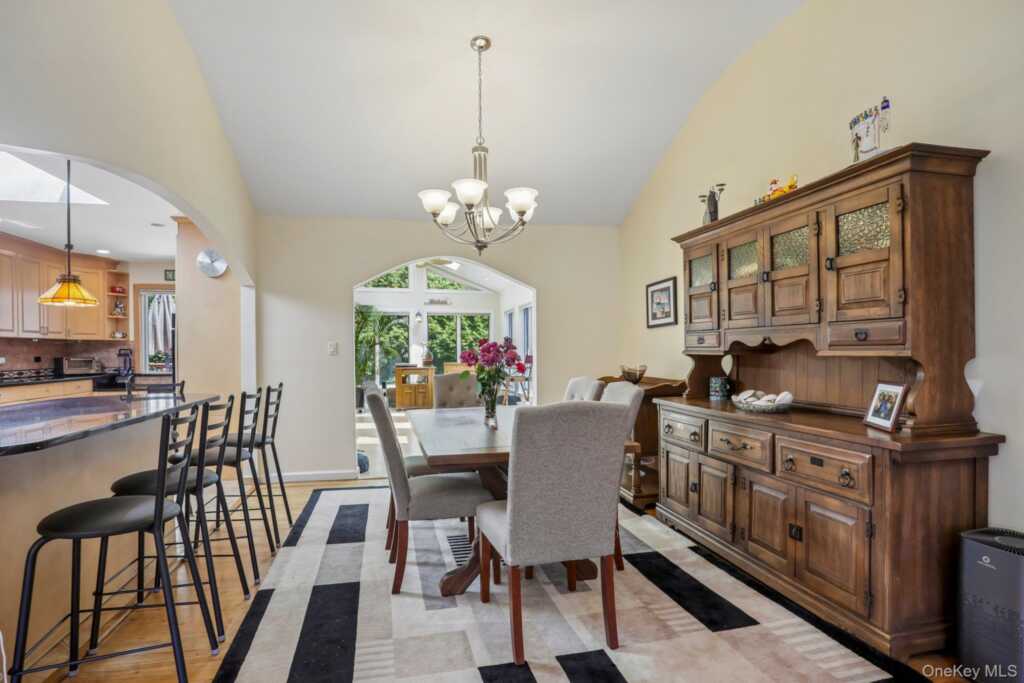 53 Shepherds Drive, New Rochelle, NY 10583 - Photo 8 of 31