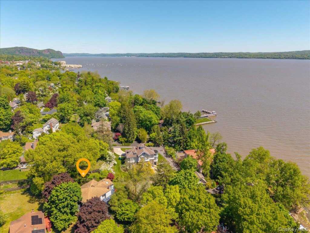 9 Salisbury Place, Nyack, NY 10960 - Photo 2 of 32