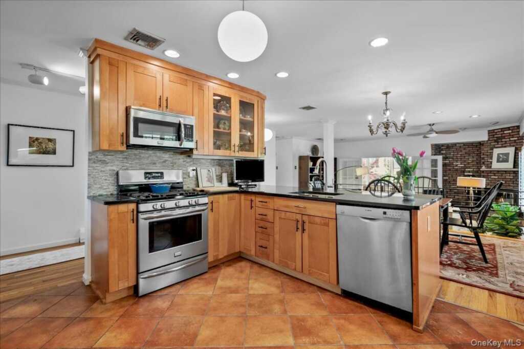 9 Salisbury Place, Nyack, NY 10960 - Photo 8 of 32