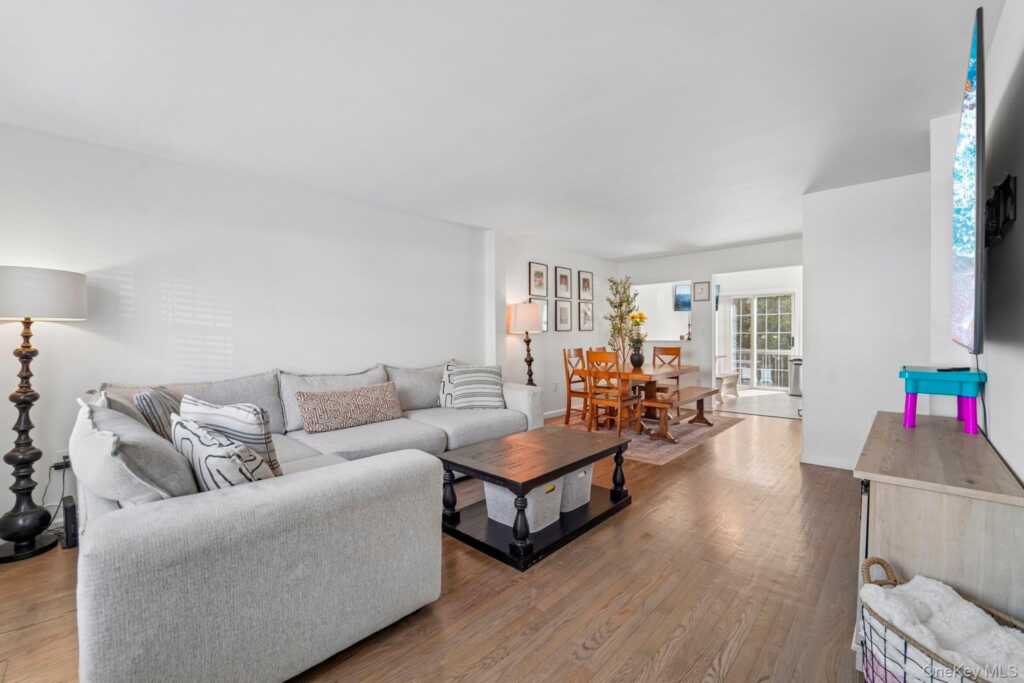 7 Sand Street, Rye, NY 10573 - Photo 4 of 30