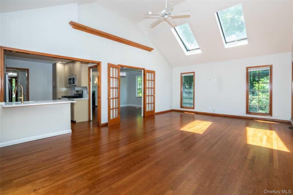 177 Puritan Drive, New Rochelle, NY 10583 - Photo 12 of 38