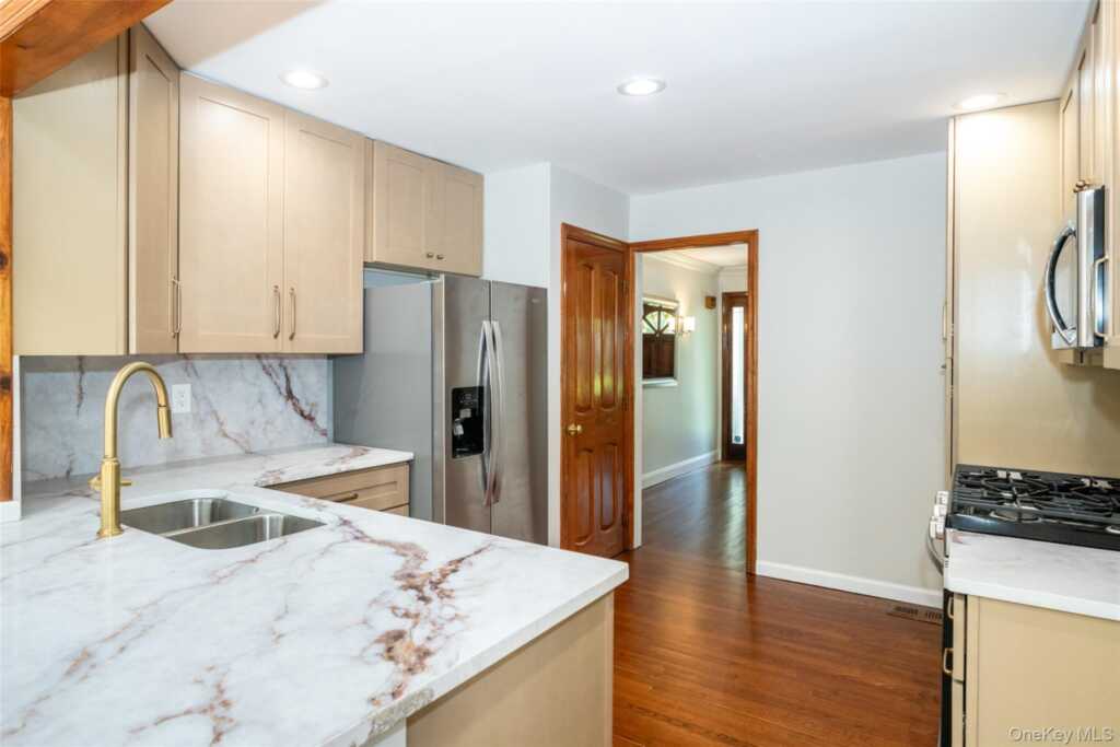 177 Puritan Drive, New Rochelle, NY 10583 - Photo 17 of 38