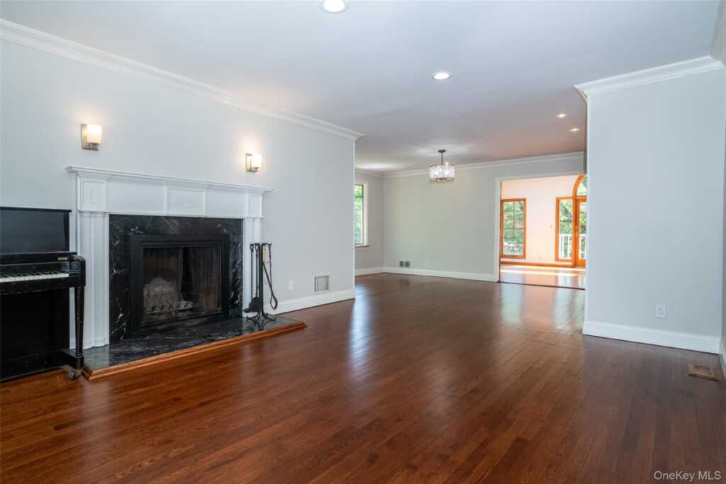 177 Puritan Drive, New Rochelle, NY 10583 - Photo 4 of 38