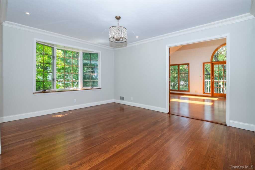 177 Puritan Drive, New Rochelle, NY 10583 - Photo 8 of 38