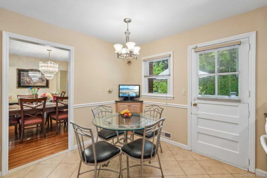 36 Chatham Road, New Rochelle, NY 10804 - Photo 10 of 44