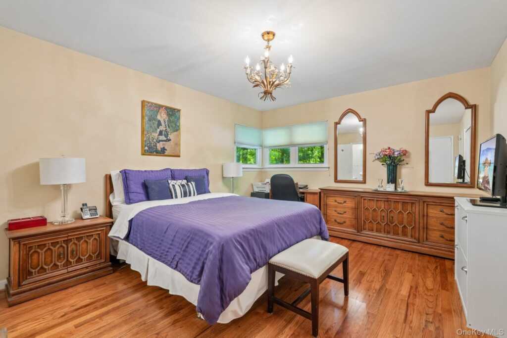 36 Chatham Road, New Rochelle, NY 10804 - Photo 13 of 44