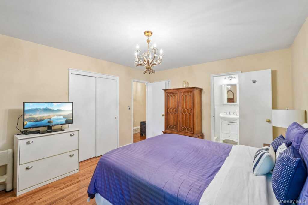 36 Chatham Road, New Rochelle, NY 10804 - Photo 14 of 44