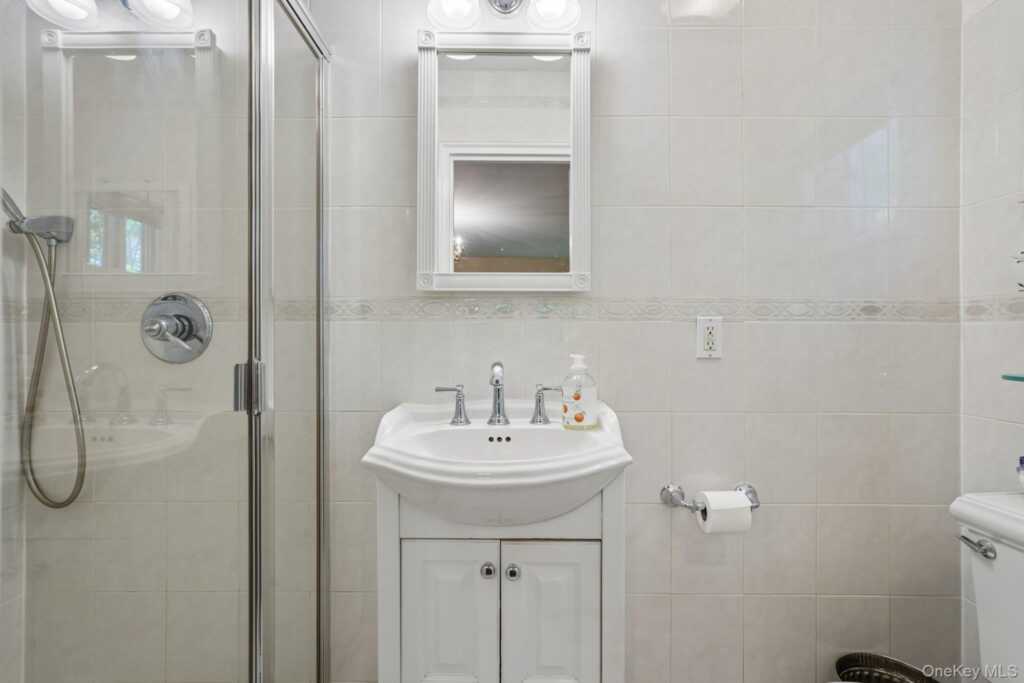 36 Chatham Road, New Rochelle, NY 10804 - Photo 15 of 44