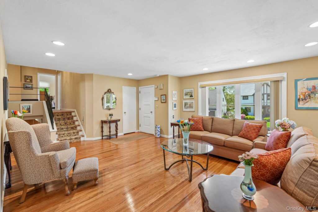 36 Chatham Road, New Rochelle, NY 10804 - Photo 2 of 44