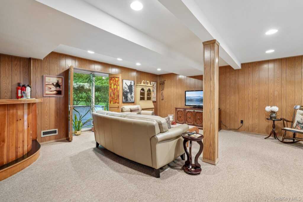 36 Chatham Road, New Rochelle, NY 10804 - Photo 23 of 44
