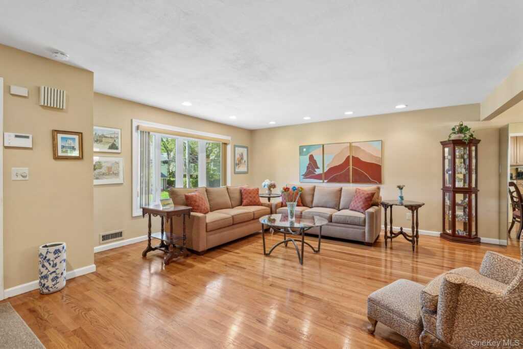 36 Chatham Road, New Rochelle, NY 10804 - Photo 3 of 44