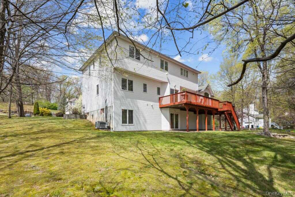 150 Trails End, New City, NY 10956 - Photo 4 of 45