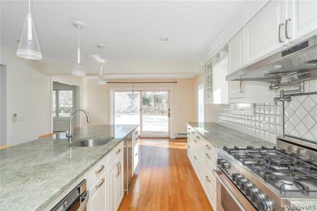 10 Bell Place, Rye, NY 10573 - Photo 13 of 25