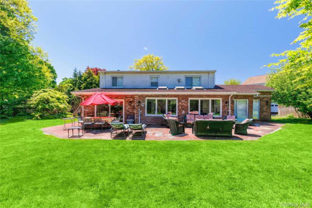 10 Bell Place, Rye, NY 10573 - Photo 3 of 25