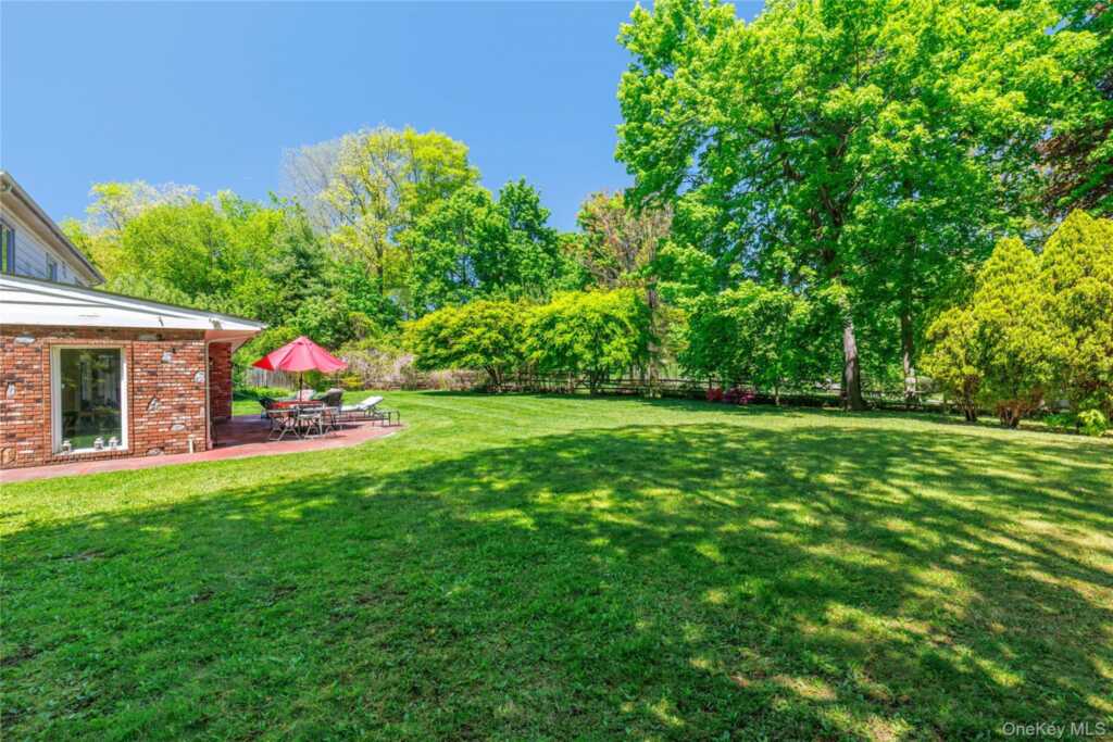 10 Bell Place, Rye, NY 10573 - Photo 4 of 25