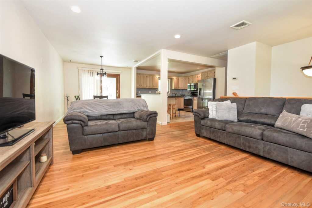 33 Nordica Circle, Stony Point, NY 10980 - Photo 2 of 25