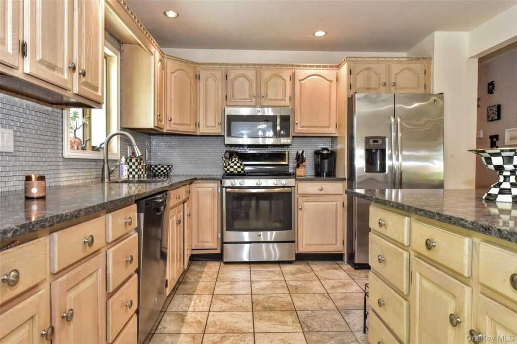 33 Nordica Circle, Stony Point, NY 10980 - Photo 8 of 25