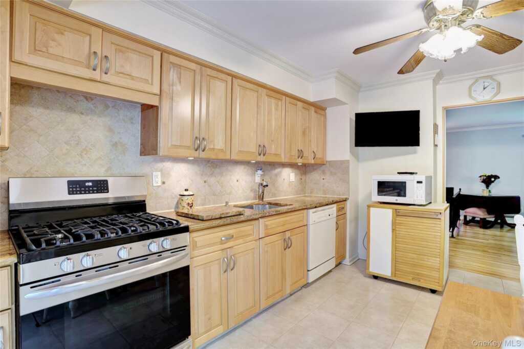 164 Phillips Hill Road, New City, NY 10956 - Photo 10 of 28