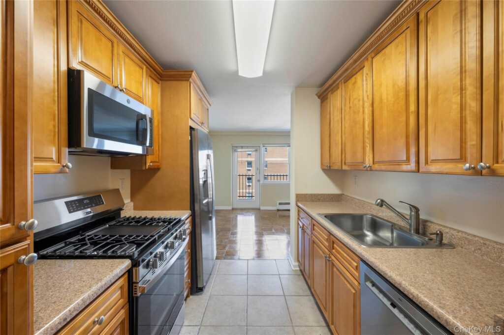 101 Gedney Street, Unit #5J, Nyack, NY 10960 - Photo 5 of 12