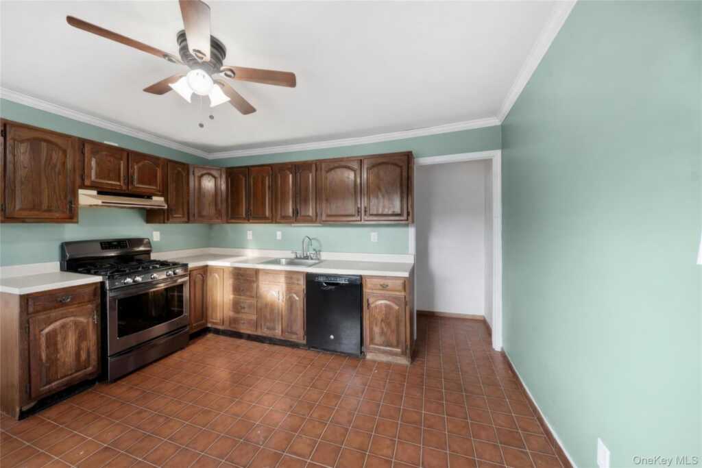 6 Lake Drive, New City, NY 10956 - Photo 21 of 22