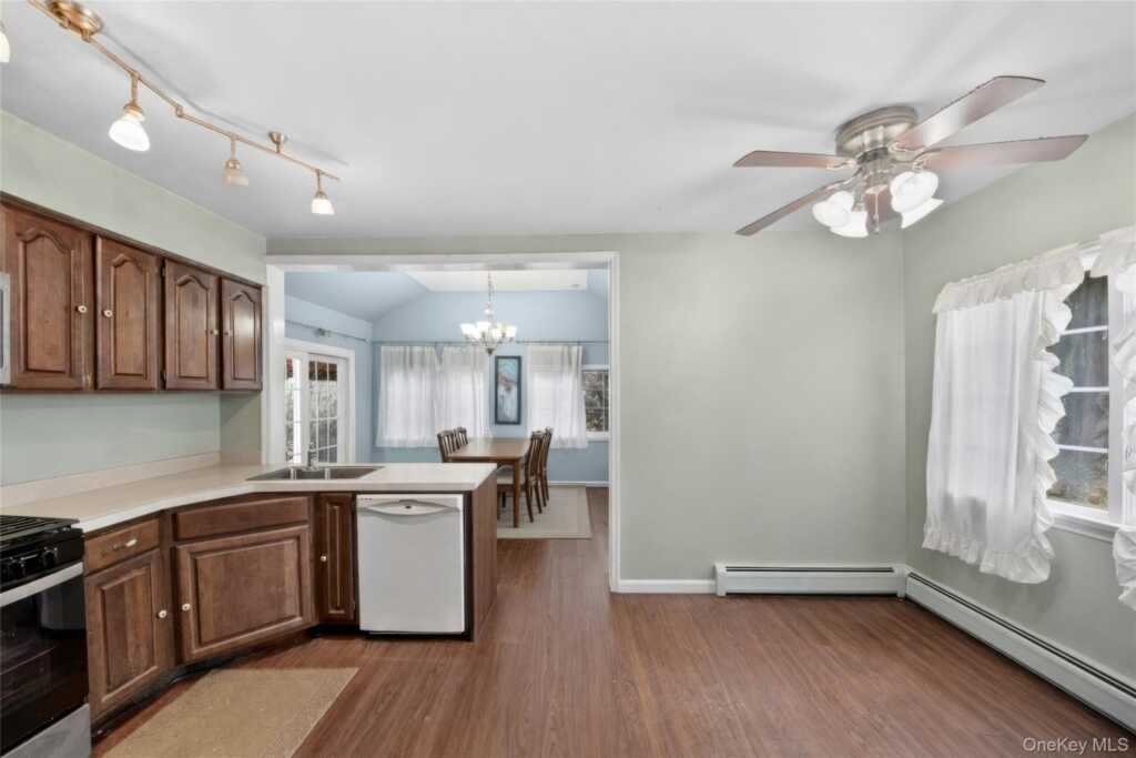 6 Lake Drive, New City, NY 10956 - Photo 7 of 22