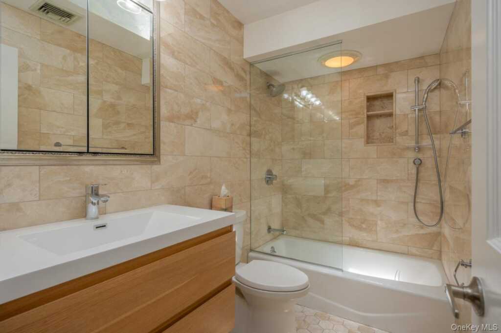 4 Apple Court, Nanuet, NY 10954 - Photo 16 of 31