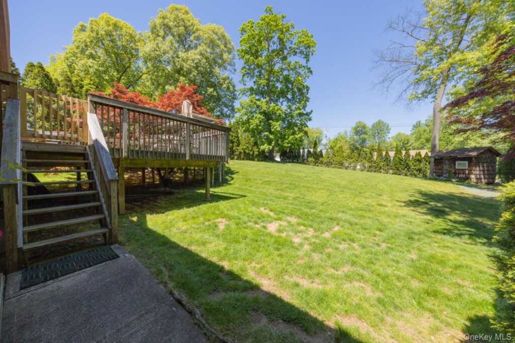 4 Apple Court, Nanuet, NY 10954 - Photo 23 of 31
