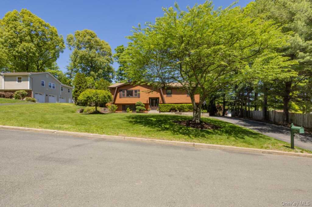 4 Apple Court, Nanuet, NY 10954 - Photo 27 of 31
