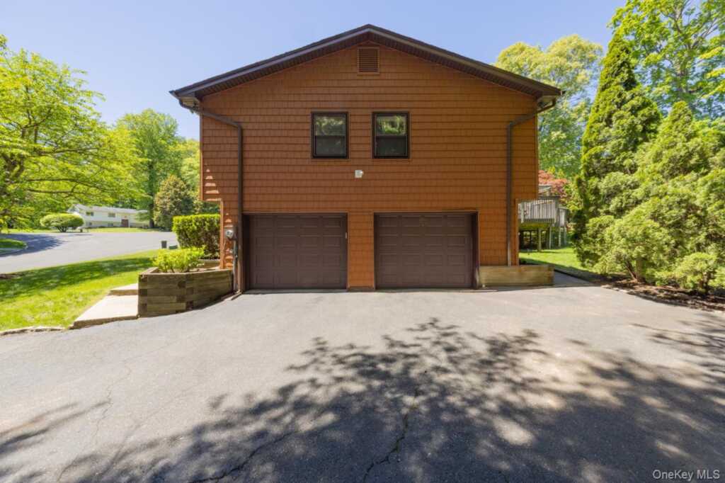 4 Apple Court, Nanuet, NY 10954 - Photo 28 of 31