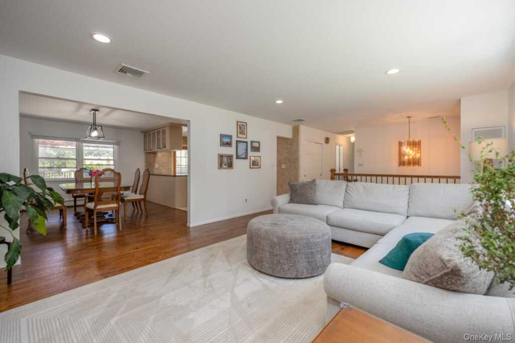4 Apple Court, Nanuet, NY 10954 - Photo 6 of 31