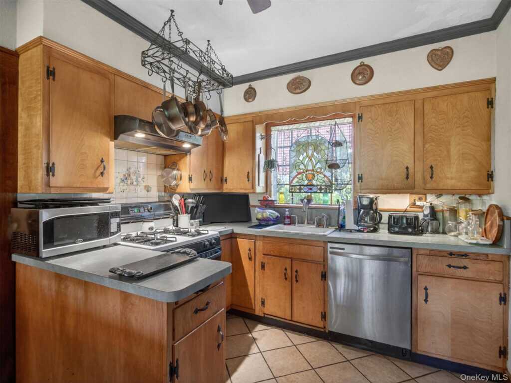 1 Lawrence Street, Nyack, NY 10960 - Photo 9 of 47
