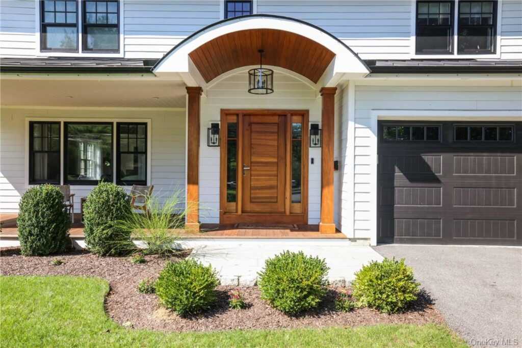 10 Loewen Court, Rye, NY 10580 - Photo 2 of 35