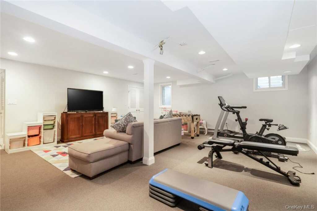 10 Loewen Court, Rye, NY 10580 - Photo 26 of 35