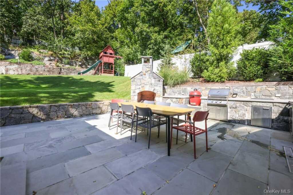 10 Loewen Court, Rye, NY 10580 - Photo 30 of 35