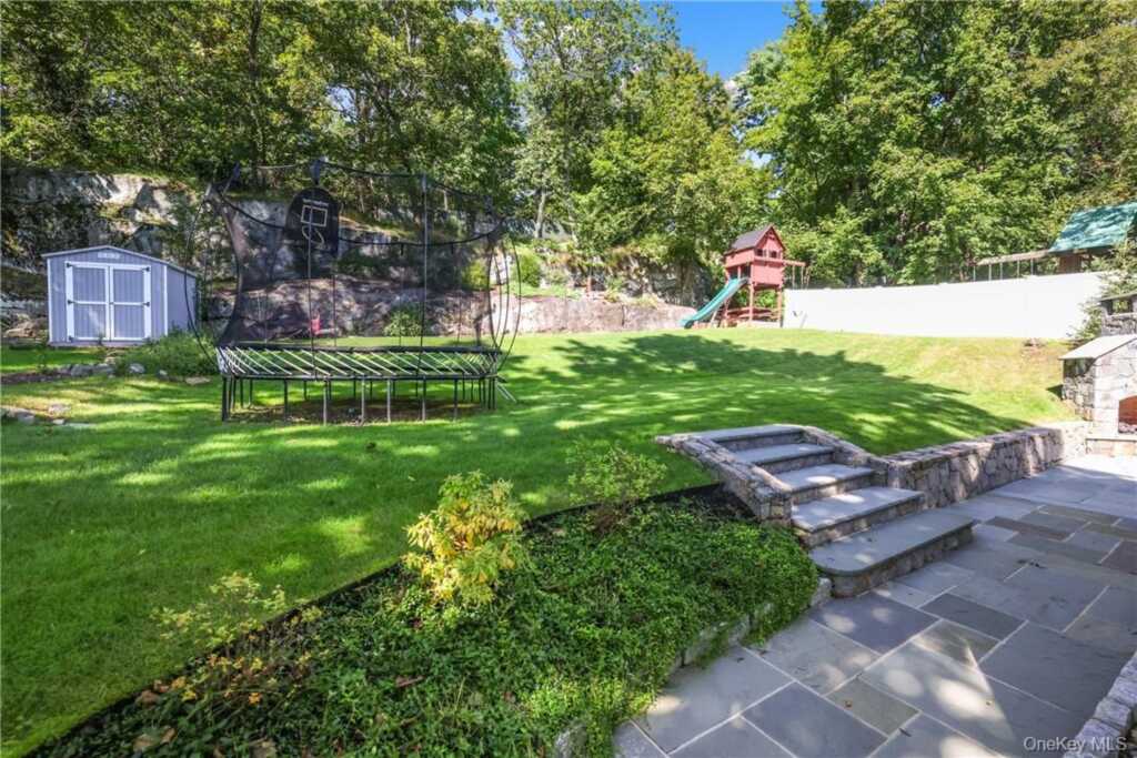 10 Loewen Court, Rye, NY 10580 - Photo 32 of 35