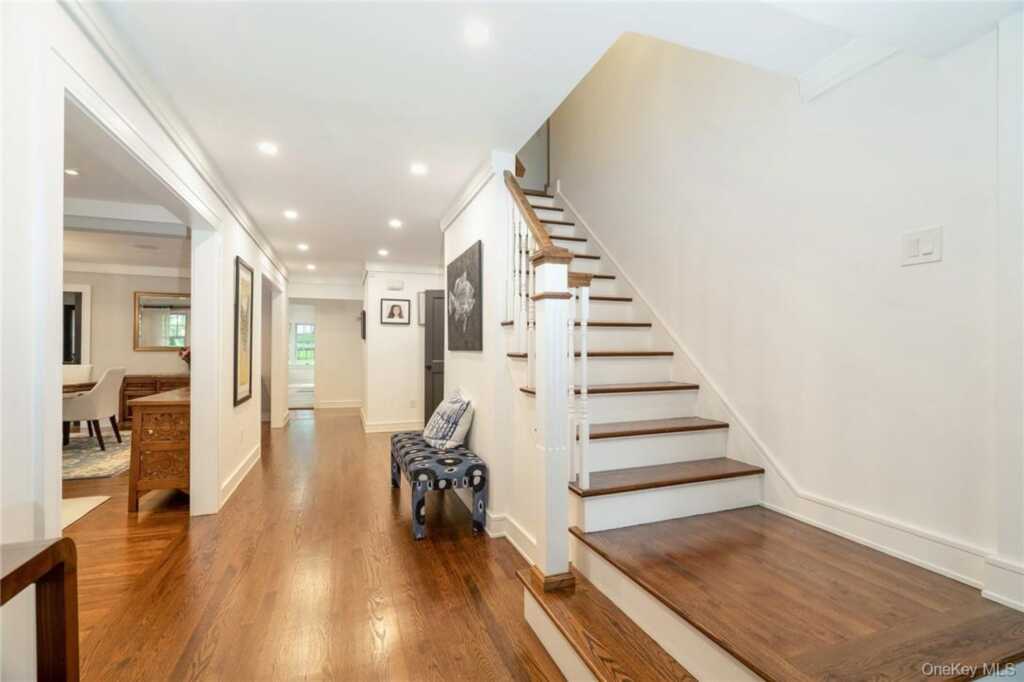 10 Loewen Court, Rye, NY 10580 - Photo 5 of 35
