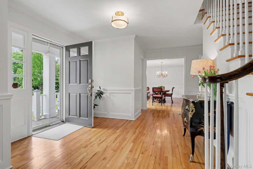 4 Clark Lane, Rye, NY 10580 - Photo 4 of 30
