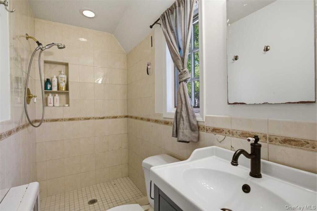 1 Aviemore Drive, New Rochelle, NY 10804 - Photo 19 of 30