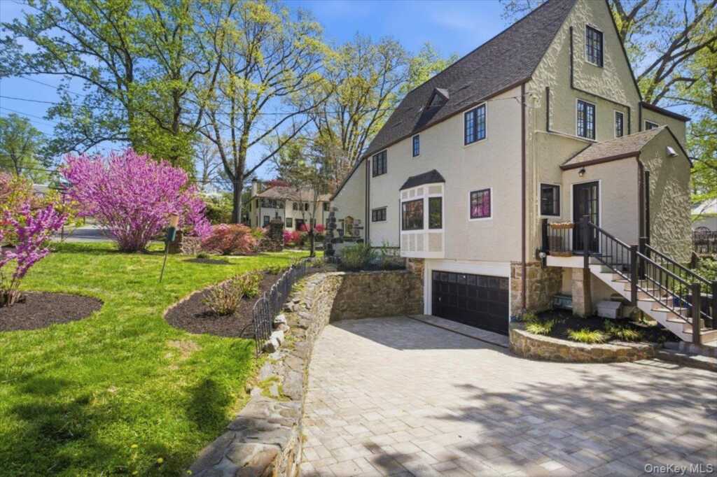 1 Aviemore Drive, New Rochelle, NY 10804 - Photo 3 of 30