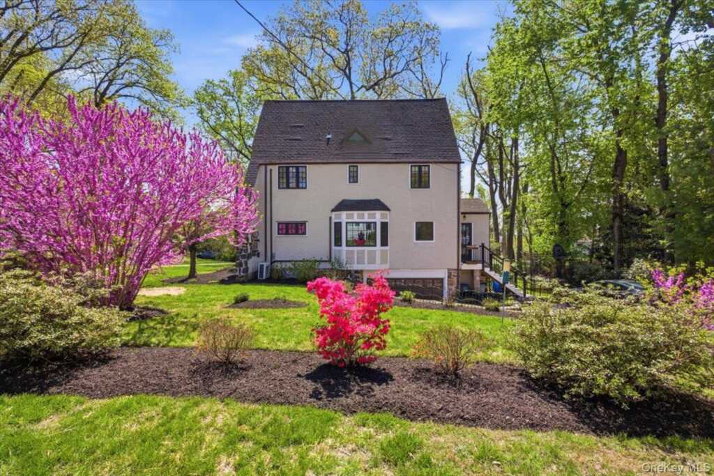 1 Aviemore Drive, New Rochelle, NY 10804 - Photo 4 of 30