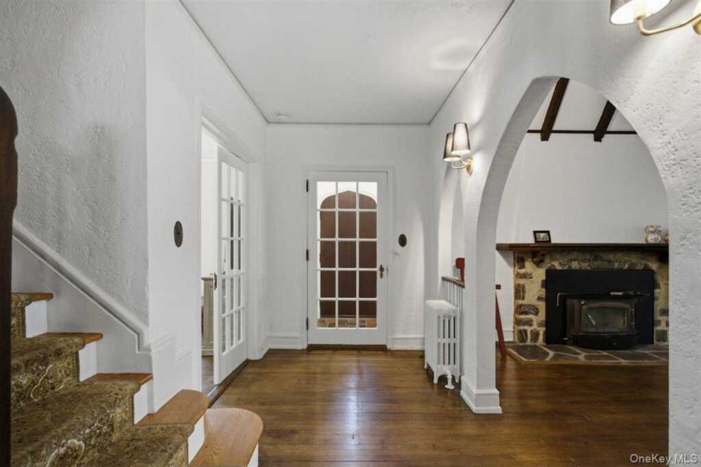 1 Aviemore Drive, New Rochelle, NY 10804 - Photo 5 of 30
