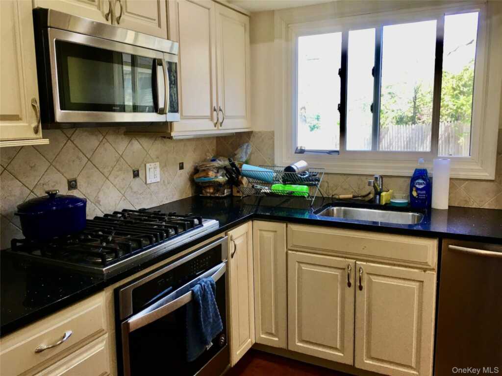 98 Glen Oaks Drive, Rye, NY 10580 - Photo 10 of 27