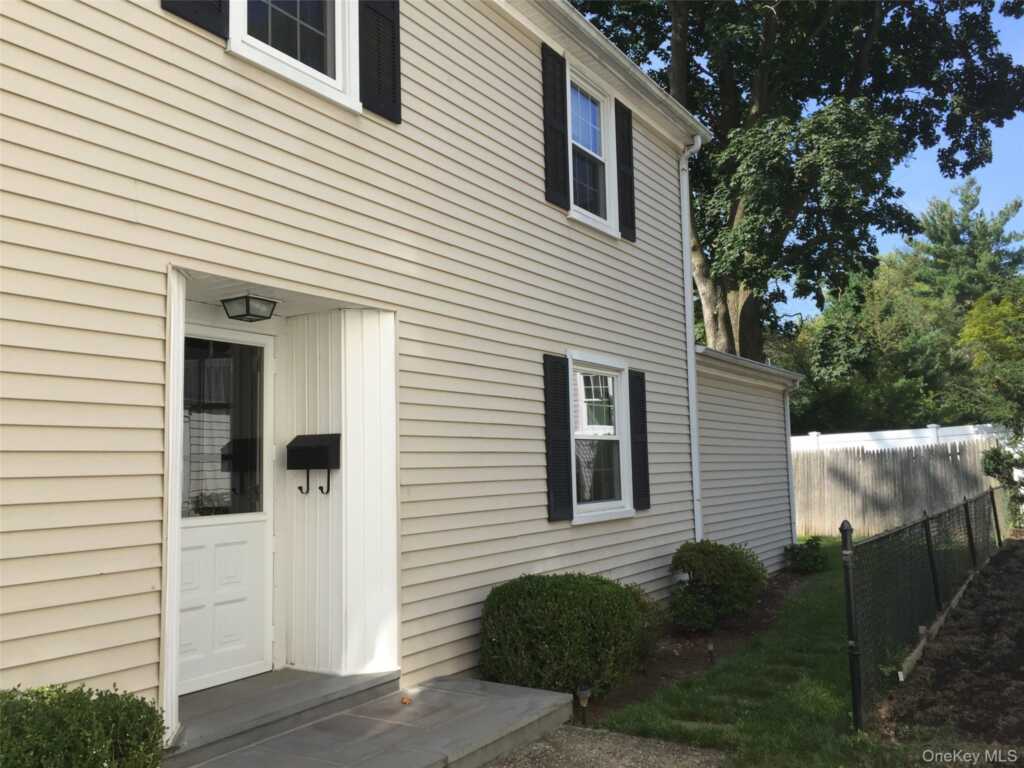 98 Glen Oaks Drive, Rye, NY 10580 - Photo 2 of 27