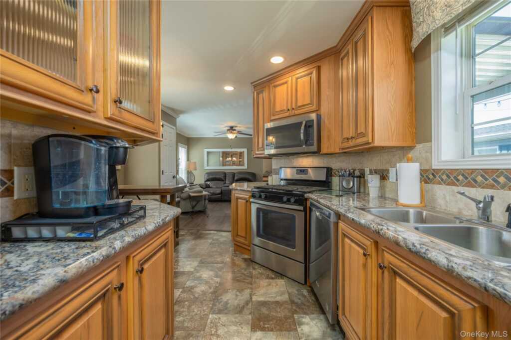3 North Mountainview MHP, Stony Point, NY 10980 - Photo 6 of 21