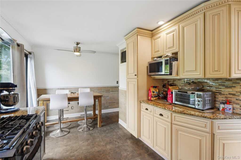 9 Walter Drive, Stony Point, NY 10980 - Photo 10 of 28