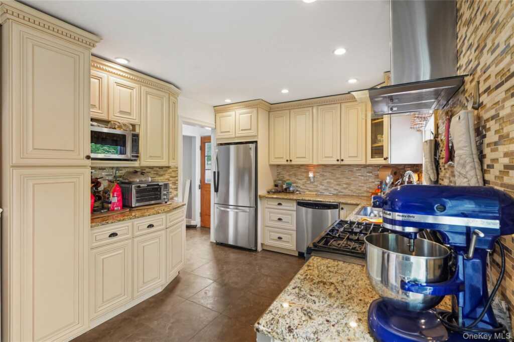 9 Walter Drive, Stony Point, NY 10980 - Photo 11 of 28