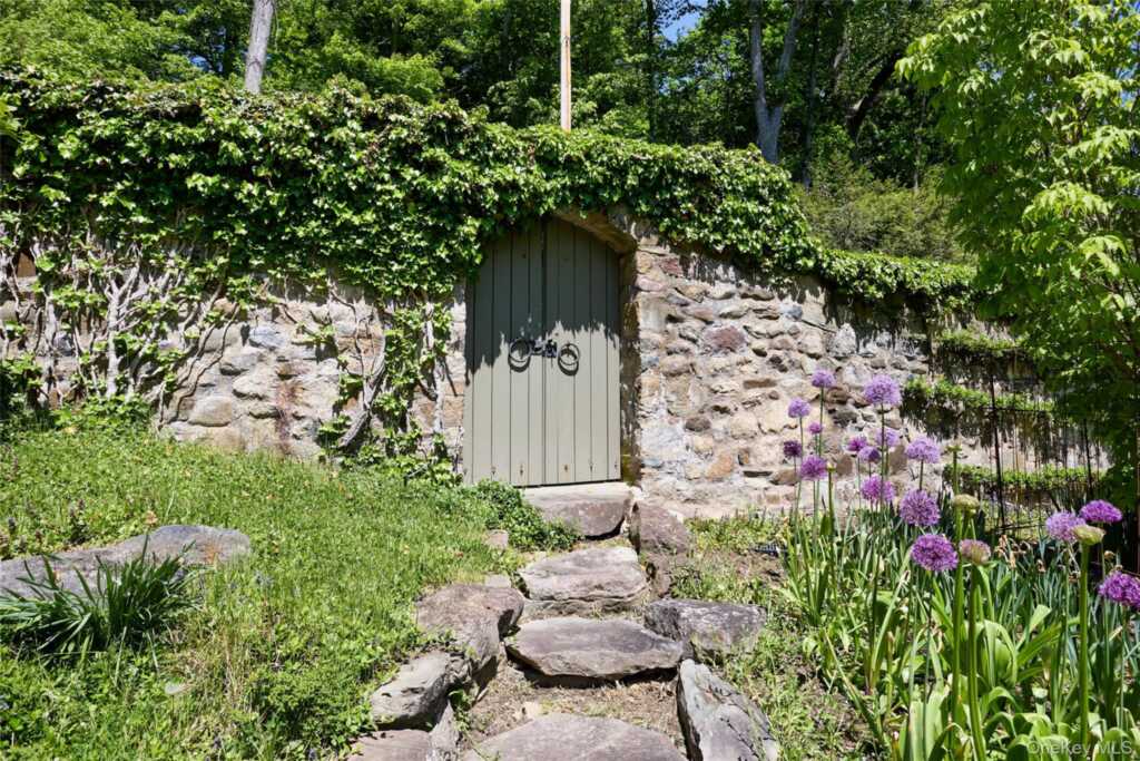 116 S Mountain Road, New City, NY 10956 - Photo 7 of 50